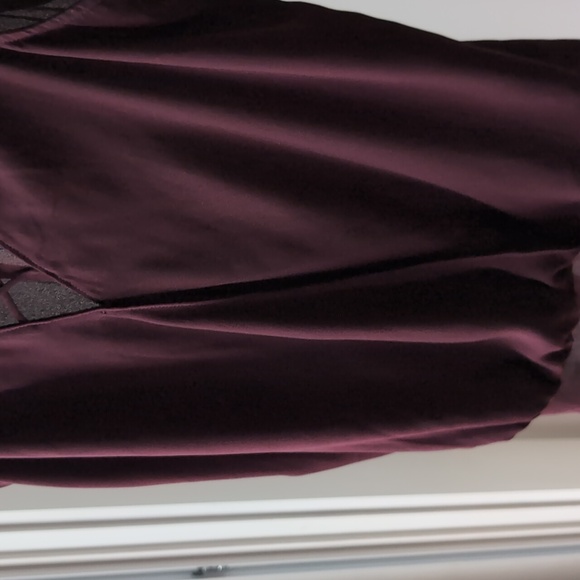 Dynamite Shirt, Size XS, plum/burgandy - Picture 3 of 4